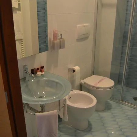 Piccadilly Restaurant And Hotel