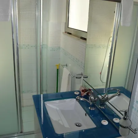 Piccadilly Restaurant And Hotel