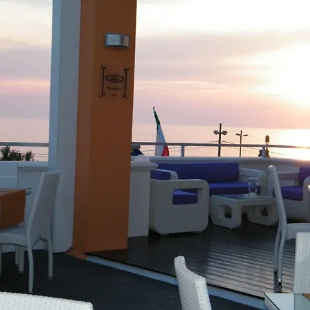 Piccadilly Restaurant And 3*