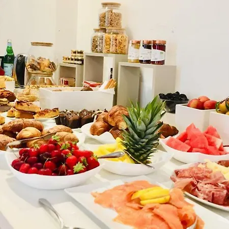 Piccadilly Restaurant And 3*