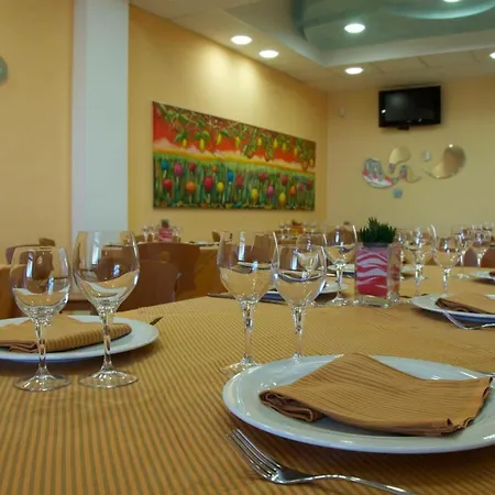 Piccadilly Restaurant And Hotel 3*