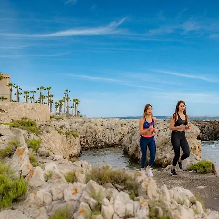 Piccadilly Restaurant And Hotel