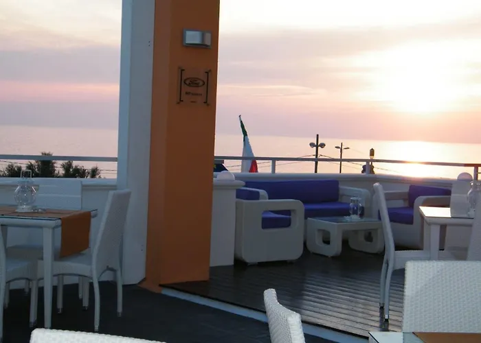Piccadilly Restaurant And 3*